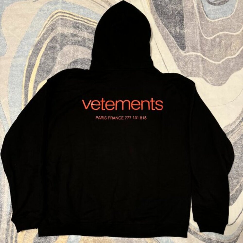 VETEMENTS Black Paris Hoodie Pullover Mens Size Large - Picture 2 of 5